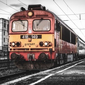 Miskolc Tiszai Pályaudvarra érkező szerelvény - streetphoto